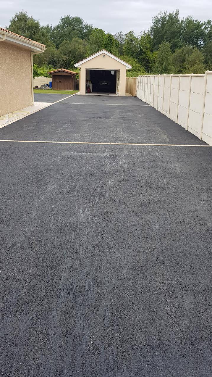 Portail battant plein gris avec motorisation Créon dans l'entre deux mers