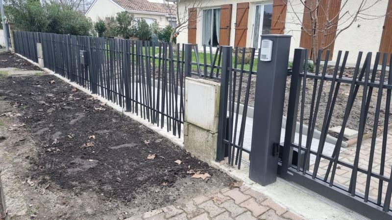 Remplacement clôture existante par une clôture ajourée avec portail motorisé à Ambès 33