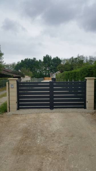 Portail double battant sur la commune de Saint André de Cubzac