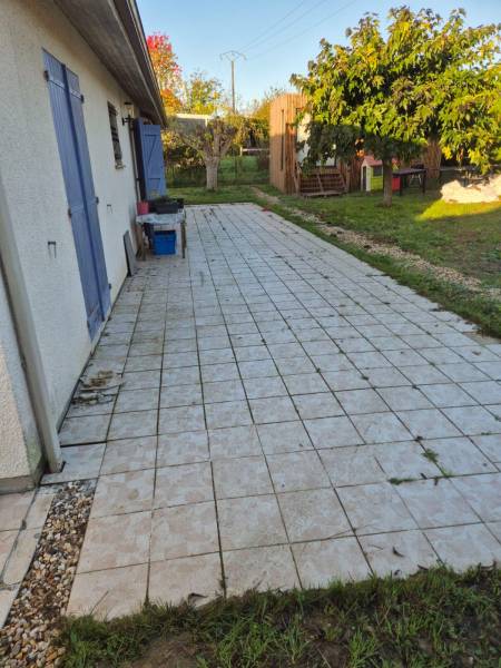 AVANT - Rénovation d'une terrasse avec une résine drainante sur le secteur de Beychac