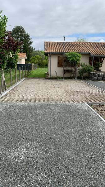 Création d'un parking en bicouche près de Vayres