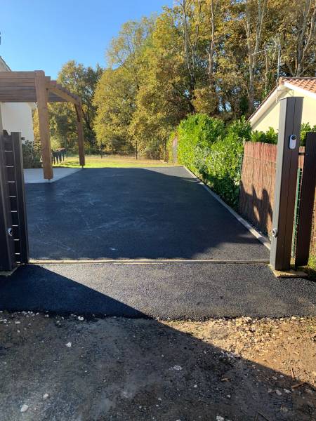 artisan spécialiste enrobé pour parking vers 33450