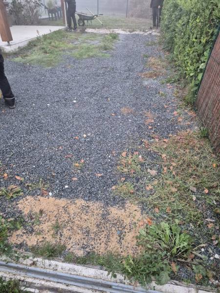 Parking en enrobé secteur Beychac-et-Caillau : Avant /Après travaux installé chez un particulier