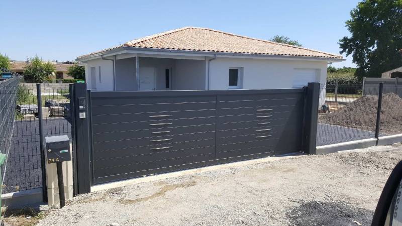 Faire poser un portail en aluminium coulissant grande longueur sur la commune de SAINT MEDARD EN JALLES proche de Créon