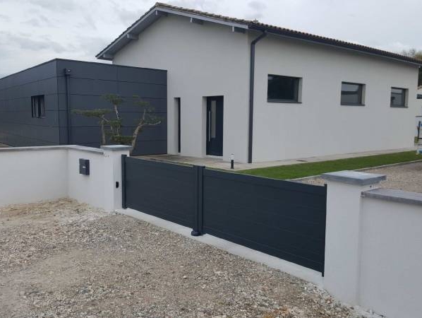 installation d'un portail en aluminium ral 7016 motorisable sur Ambarès et Lagrave prés de Saint Loubès