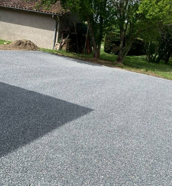 Bi-couche gris foncé pour un parking en Gironde