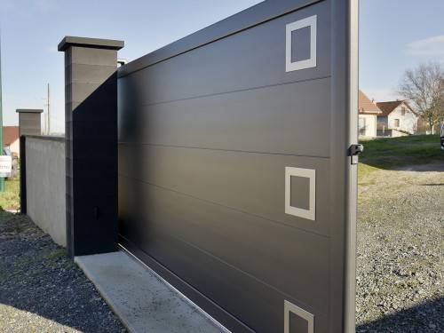 Fabricant et installateur de portails motorisés haut de gamme en aluminium au meilleur tarif 2022 Beychac et Caillau